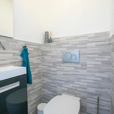 Cheis Sleeps 6 Daire Cremia
